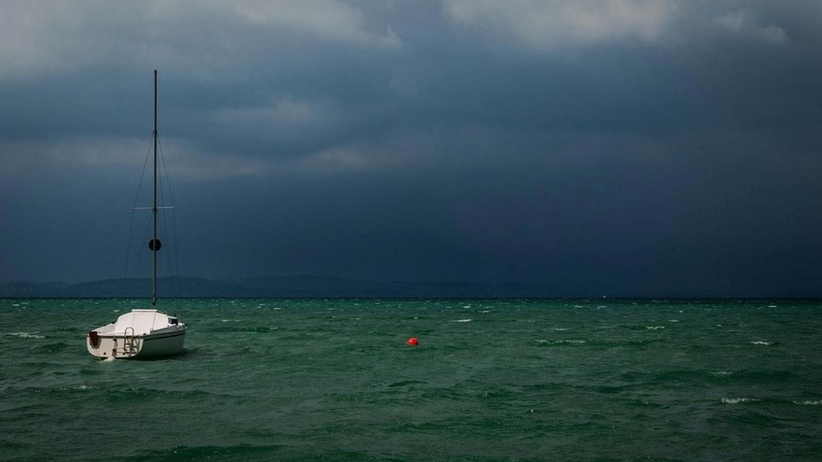 Viharos széllökésekre figyelmeztet a meteorológia a Balatonnál