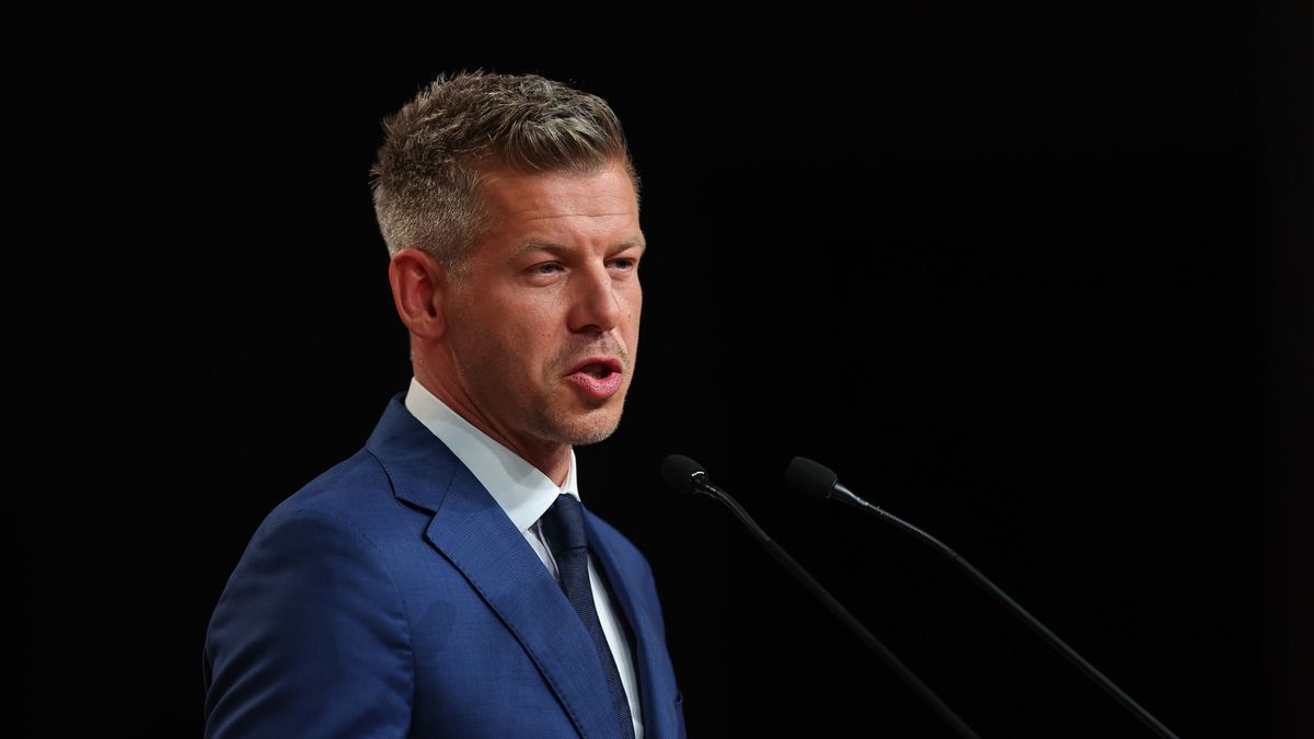 Magyar Péter újabb átverése: Tényleg 40 százalékkal csökkenne a képviselők fizetése?