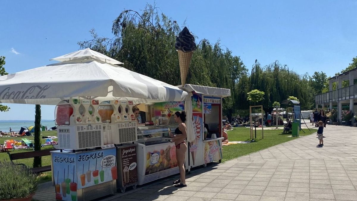 Berobbant a nyár – Pillanatkép az almádi Wesselényi strandról (galéria + videó)