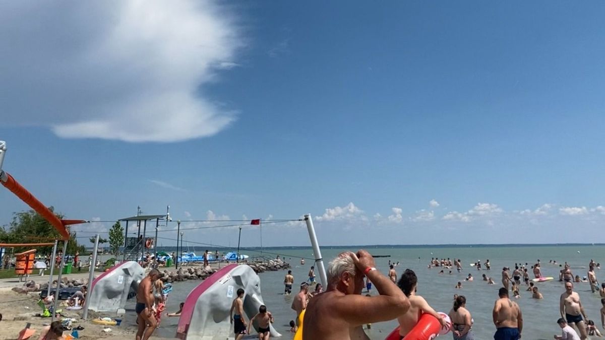 Fejest ugrott egy férfi a Balatonba, kitört a nyaka és elmerült a vízben