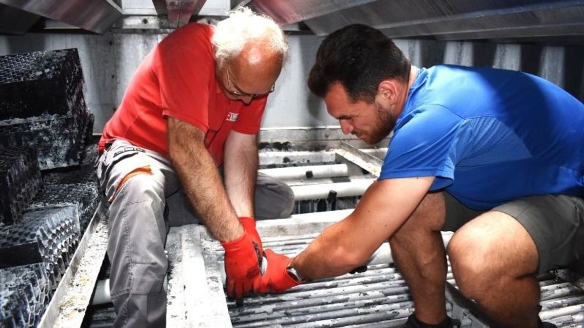 Versenyt futnak az idővel: javítják a veszprémi kórház központi hűtését (galéria)