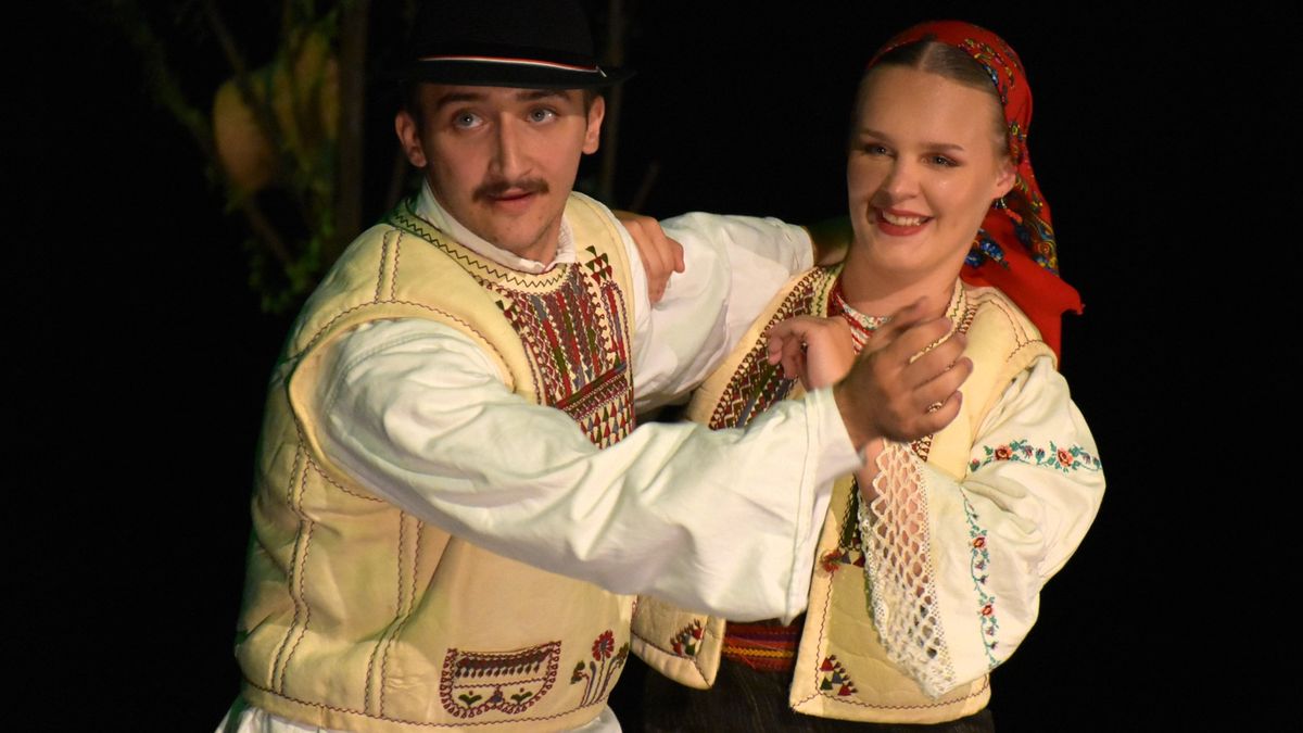 Telt ház előtt zajlott a refis táncvizsga (+ fotók)