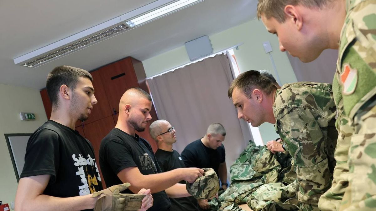 Hetvenöt újonc a pápai bázison