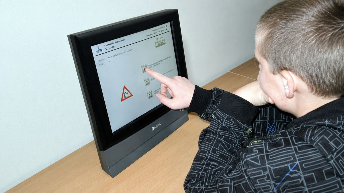 Vigyázat, csalunk! A legdurvább nyelvi csapdák a KRESZ-vizsgán