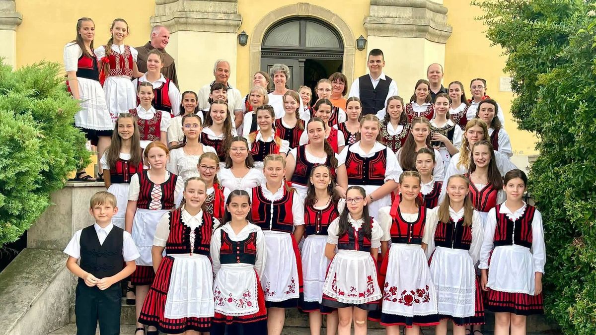 Böjte Csaba szeretethőmérője: a Balatonnál miséket tart, a Bakonyban zarándoklatot is vezet (képek)