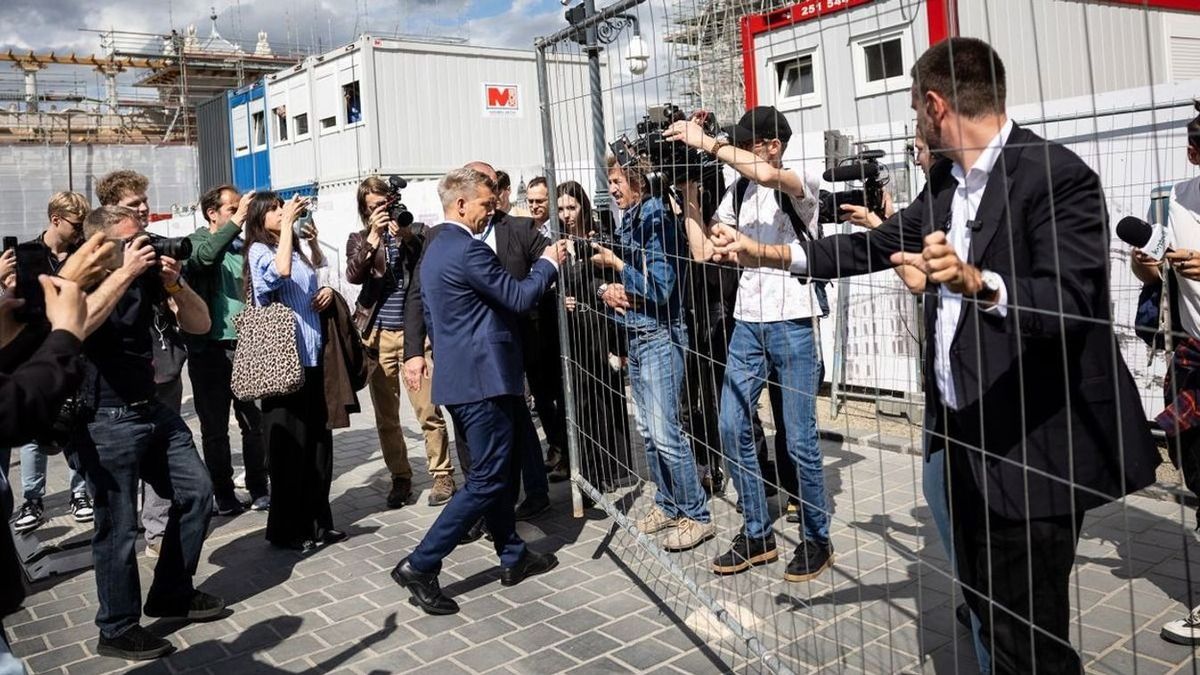 Fidesz: Magyar Péter emberéleteket veszélyeztet a karmelitánál