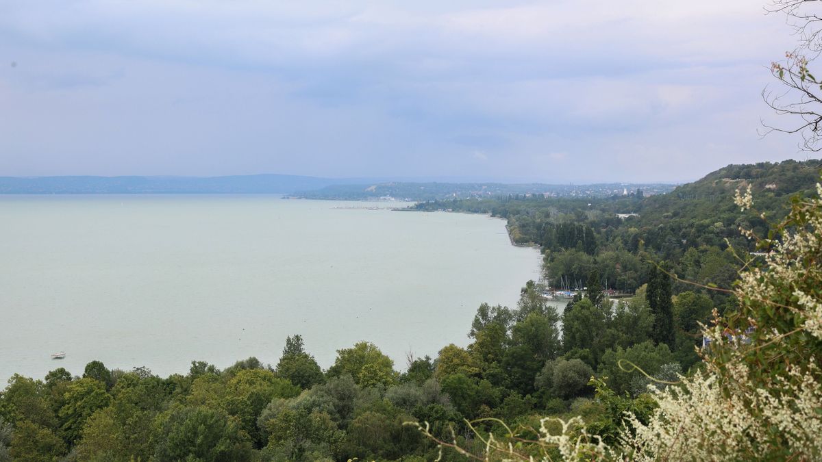 Videón az azúrkék Balaton, ahogy kevesen láthatják