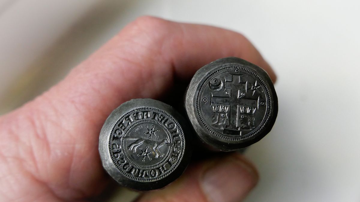 Verték a pénzt, mint Quasimodo a harangot: hamisítás nyomai vezetnek a veszprémi várba