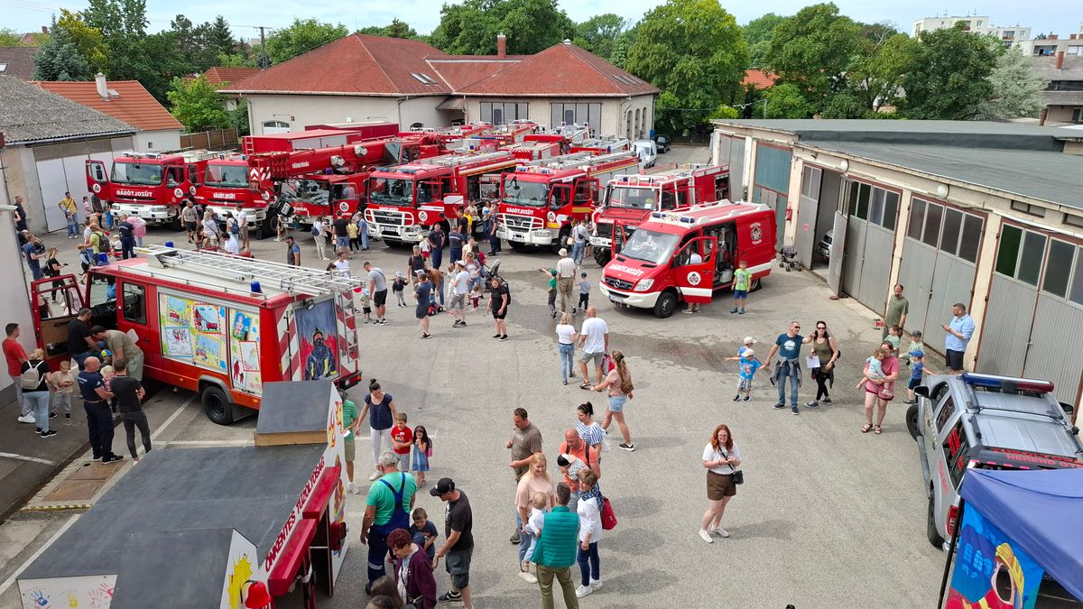 Gyerekek lepték el a laktanyákat: több mint 4700 látogató a tűzoltók nyílt napján (+ fotók)