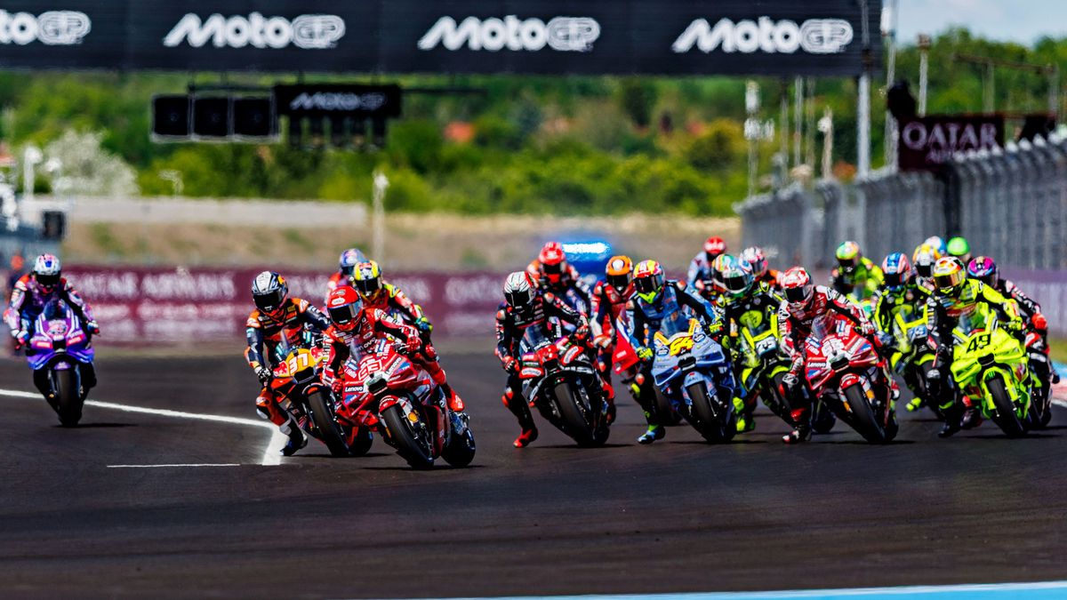 Már az első kanyarban kiesett az éllovas, Marc Márquez ismét meghódította a Balatont (+ videók)