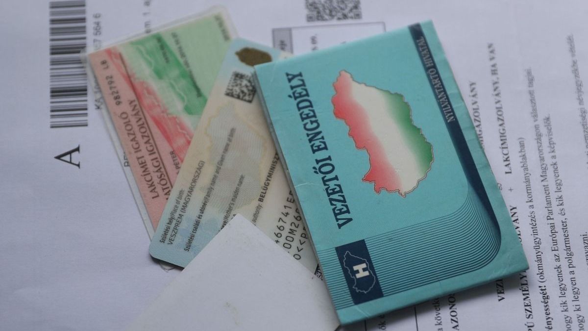 Hamarosan érvényüket vesztik a régi személyik – Több ezer embert érinthet a változás