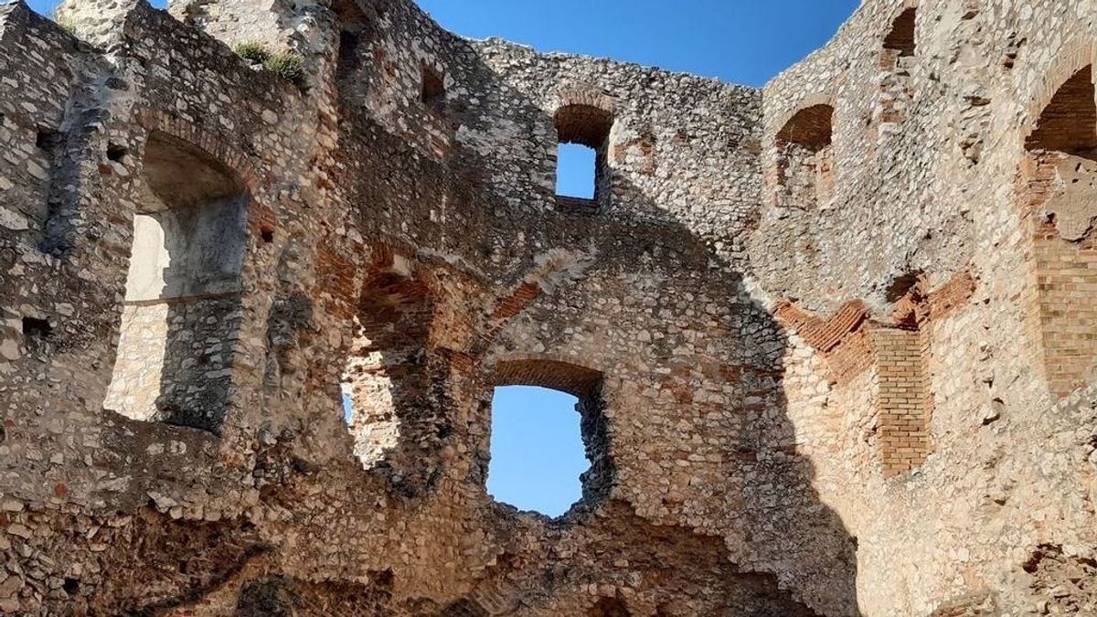 Mérgezéssel vádolták a bakonyi fekete özvegyet, sárkányos lovagok várába vezet története (+ képek)