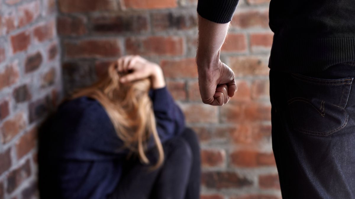 Rémálommá vált a kapcsolat: újra és újra összeverte élettársát a veszprémi férfi
