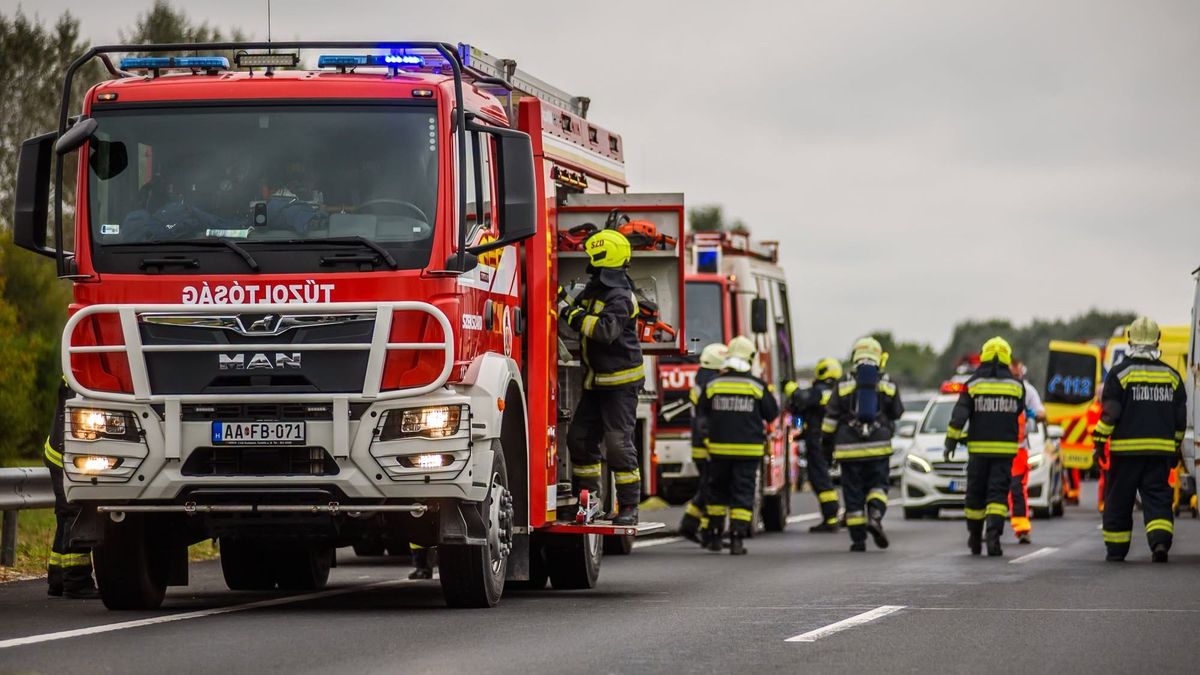 Hétvégén sem pihentek a megyei tűzoltóknak