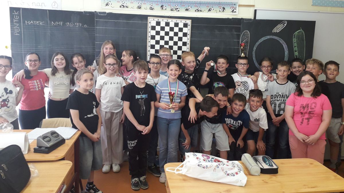 Megmutatták sakktudásukat a veszprémi iskola alsó tagozatosai