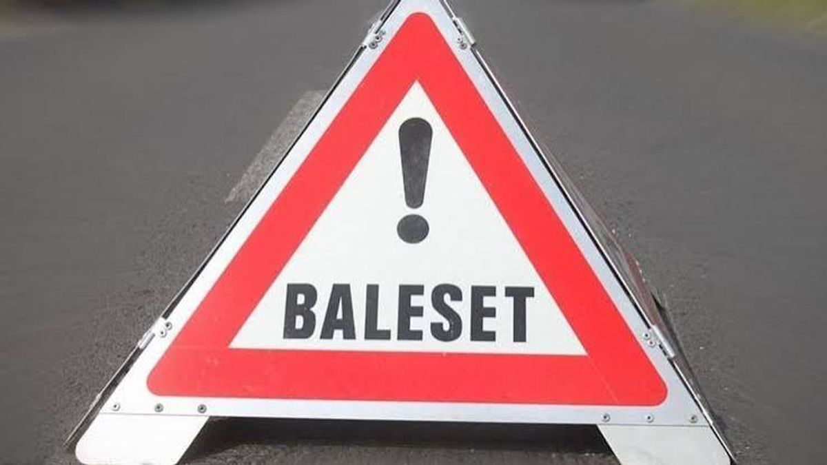 Két személyautó karambolozott a 8-as főúton, torlódik a forgalom (+ helyszíni fotók)