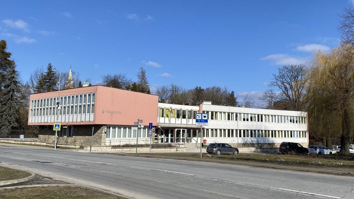Maratoni ülés: szoborcsoportról dönthetnek, bírósági keresetről is szó lesz a Bakonyban 