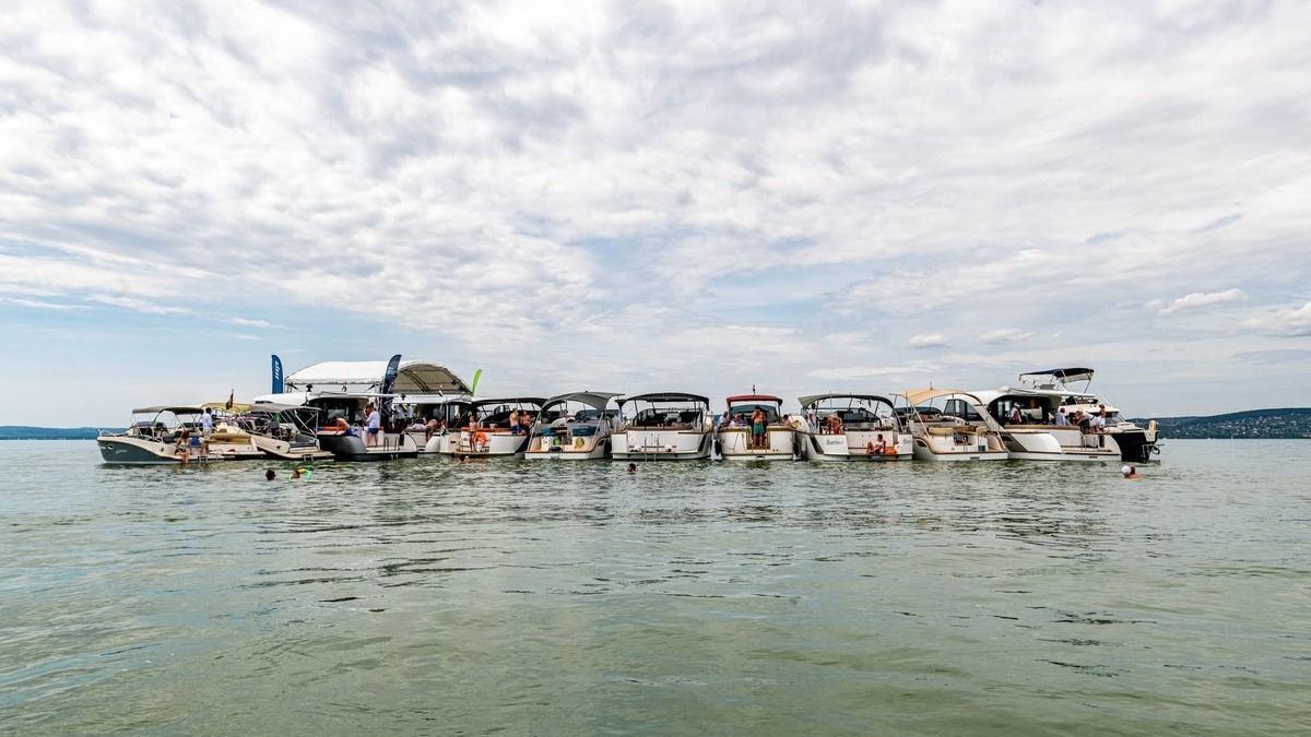Hajóval a Balatonon: mutatjuk, mennyibe kerülnek a menő vízi járművek