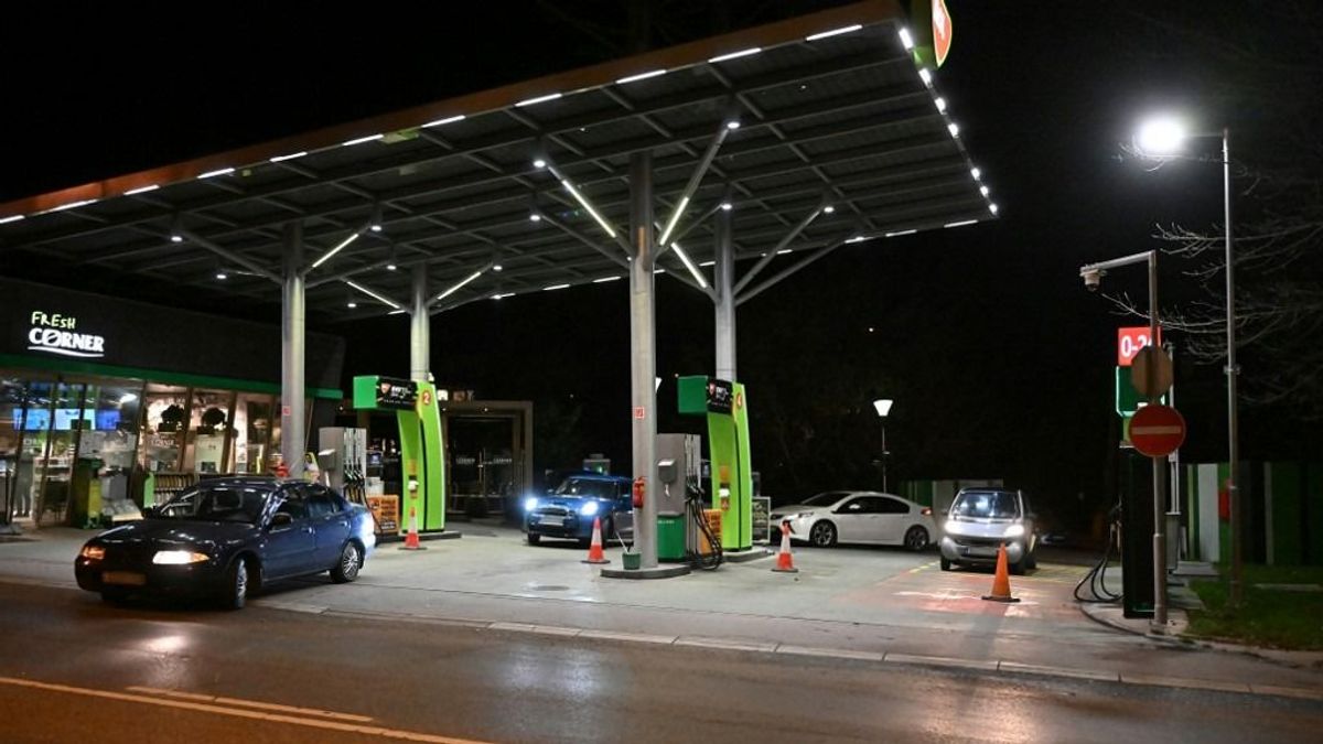 Ismét emelkednek az üzemanyagárak: korai volt a védett árak megszüntetése?