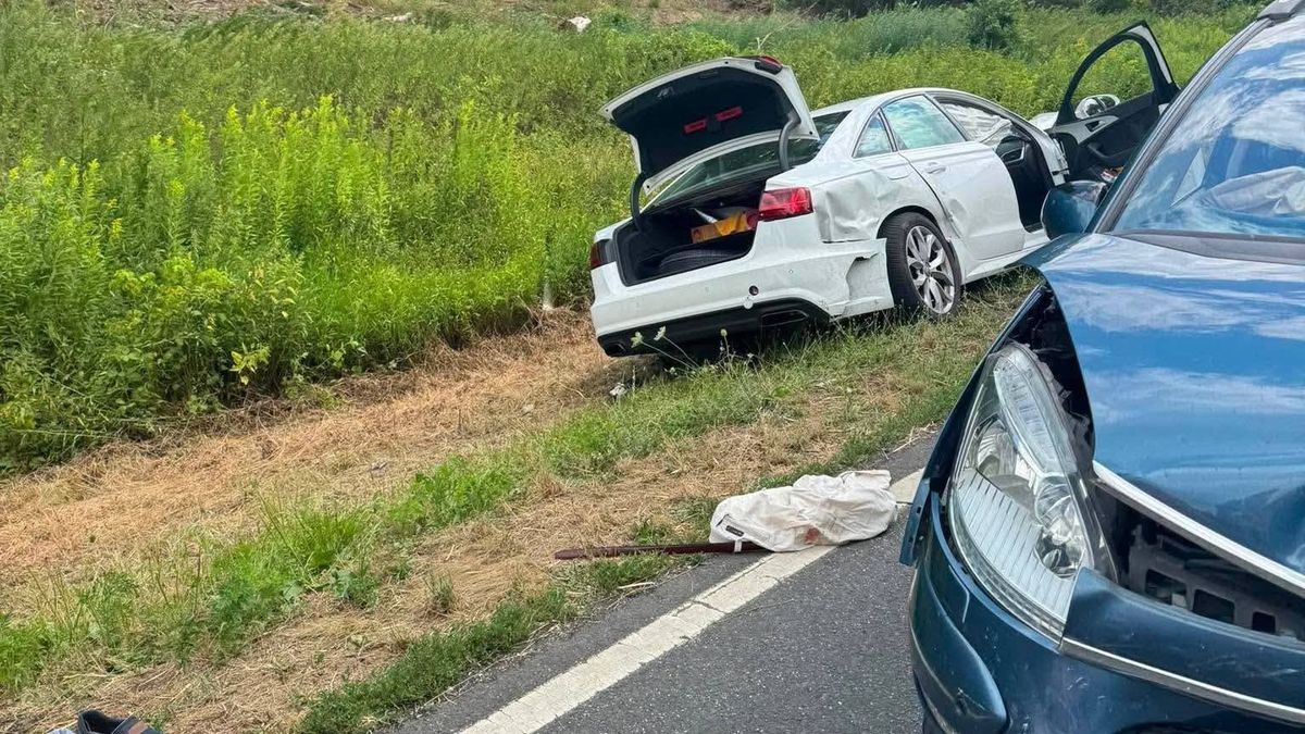 Ezért kellett hosszú órákat várakozni a 82-esen, megrázó helyszíni fotók a tömegbalesetről