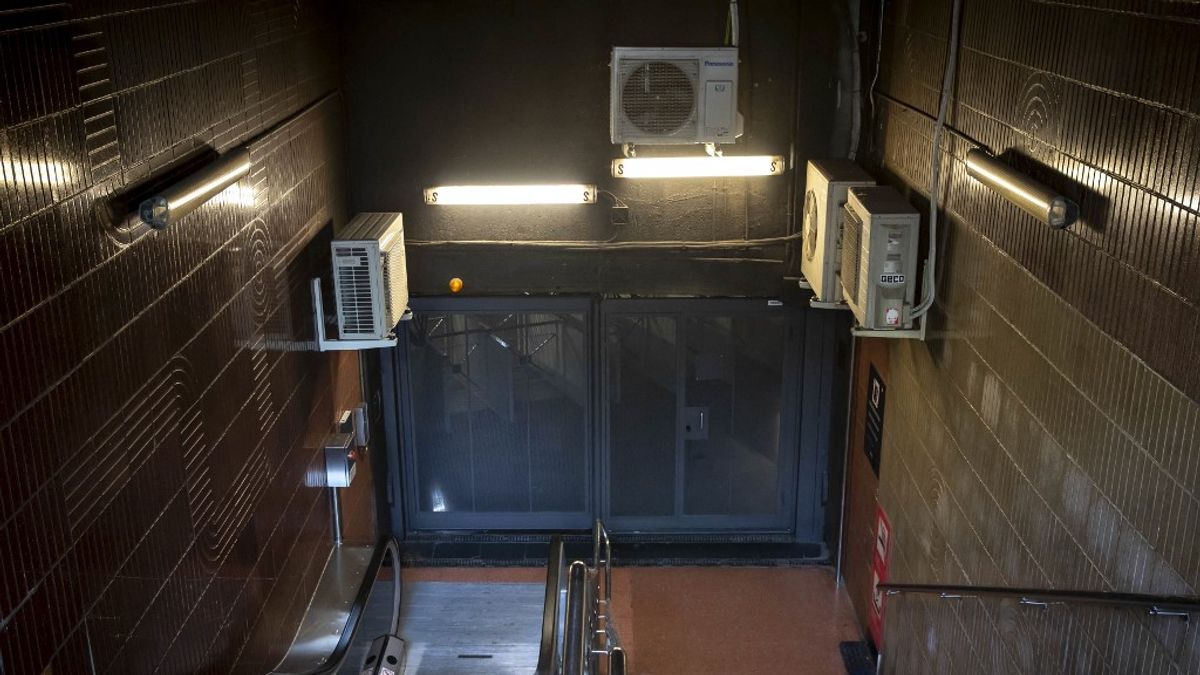 Földi pokollá vált a metró: az utasok pánikba esve menekültek a füst elől + videó