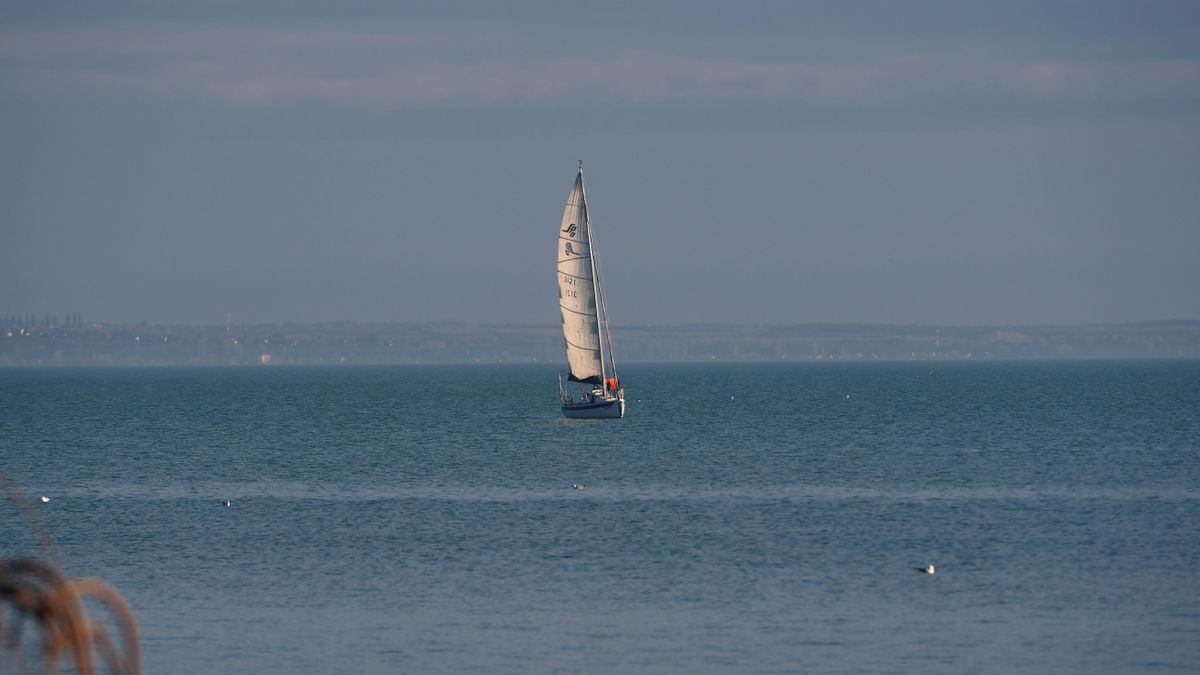 Hétfő délután még napos idő várható a Balatonnál, este fordulat jöhet