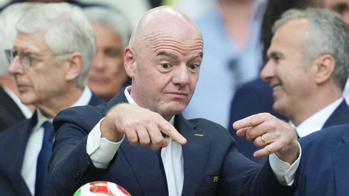 Infantino világmegváltó fél mondata miatt látunk piros lapokat a vb-n