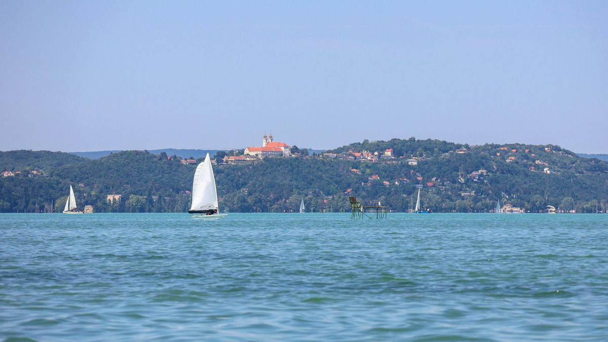 Elsőfokú viharjelzést adtak ki a Balatonra a szél miatt