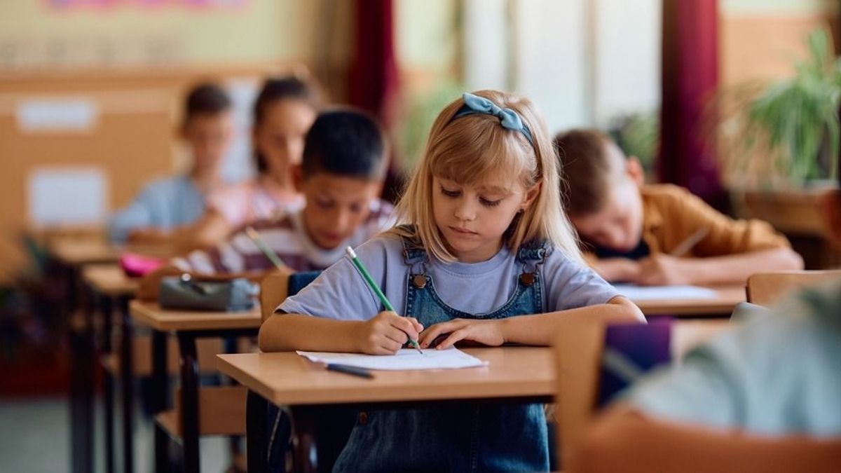 Nem ezt ígérte a Tisza: jóval kevesebben kapják meg az iskolakezdési támogatást