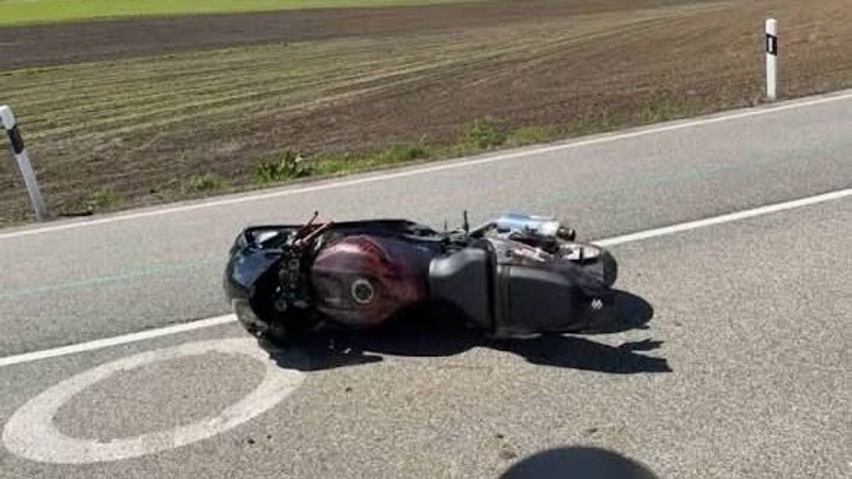Súlyosan megsérült egy motoros a 8-as főúton, a vétkes sofőr elhagyta a helyszínt