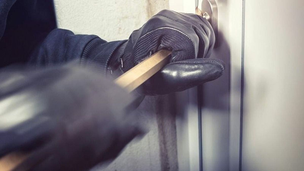 Konténerirodákat fosztogatott, végül droggal a zsebében kapták el