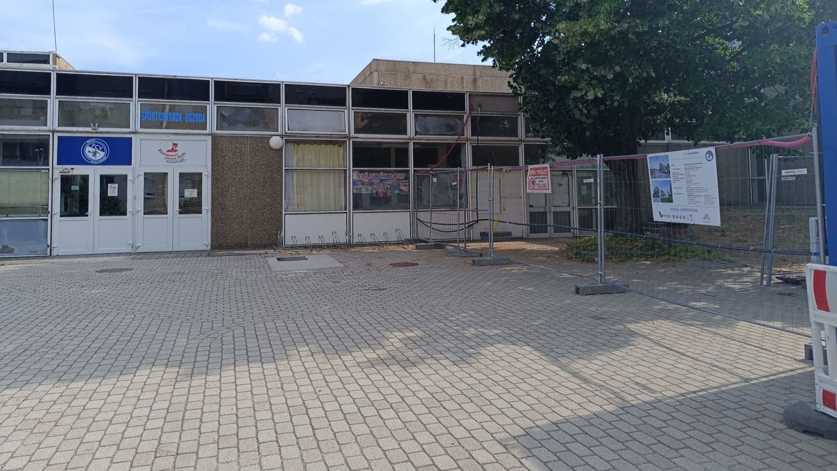 Megkezdődött a régi uszoda átalakítása, így fog kinézni Veszprém új futsalcsarnoka (+ videó)