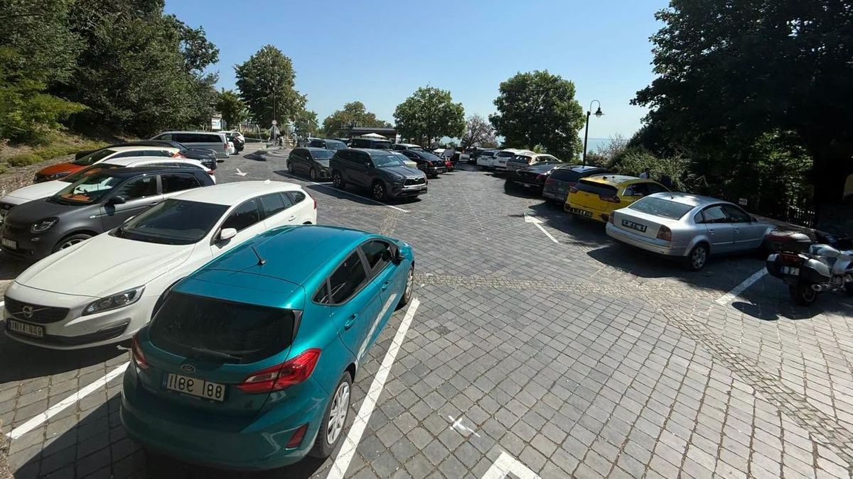 Megújult a visszhang-dombi parkoló Tihanyban