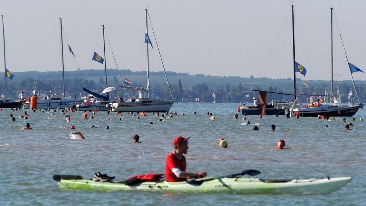 A világ leghosszabb tavi hajófolyosója vigyáz a 44. Lidl Balaton-átúszás tízezernél is több résztvevőjére
