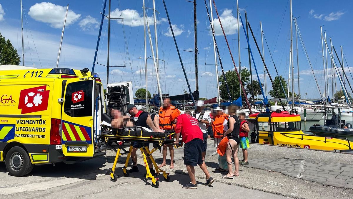 Kilenc embert sodort el a szél Balatonalmádinál, újraélesztéshez is riasztották a vízimentőket +képek