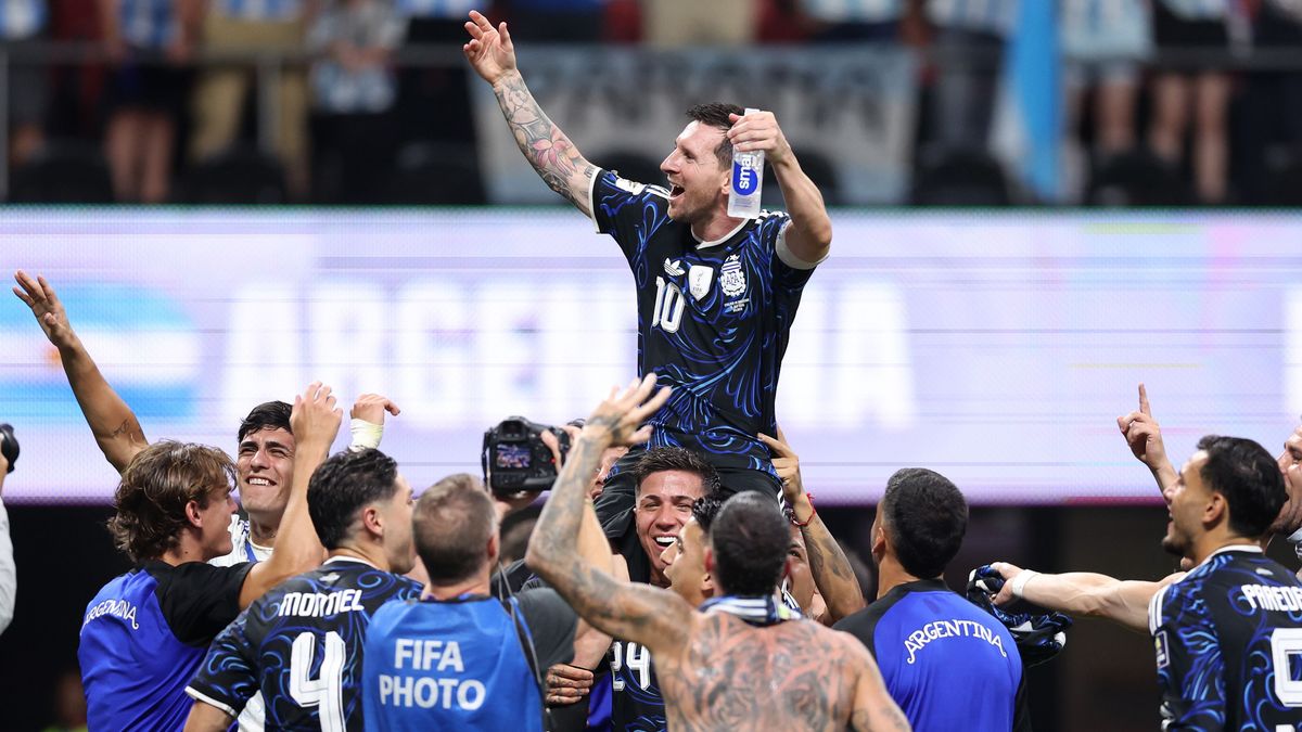 Hátrányból állt fel Argentína, amely Angliát legyőzve bejutott a vb-döntőbe