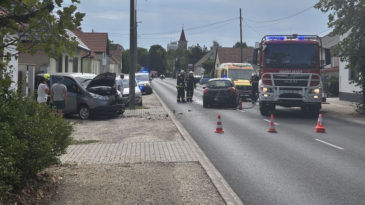 Baleset történt a Pápai úton, jeleneg is folyik a műszaki mentés (videó)
