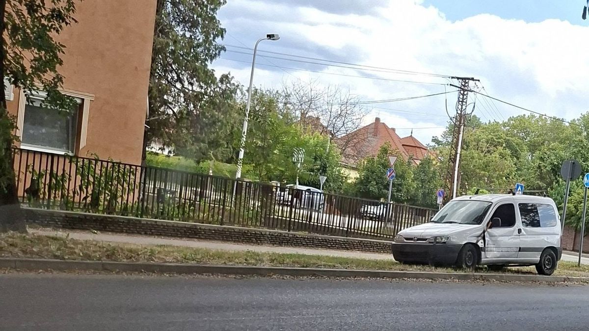 Elhagyott autó borzolja a kedélyeket egy pápai kereszteződésnél