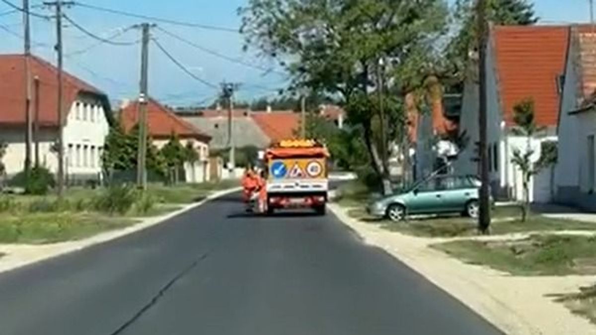 Munkagépek dolgoznak Márkón, fokozott figyelmet kérnek a közlekedőktől +videó