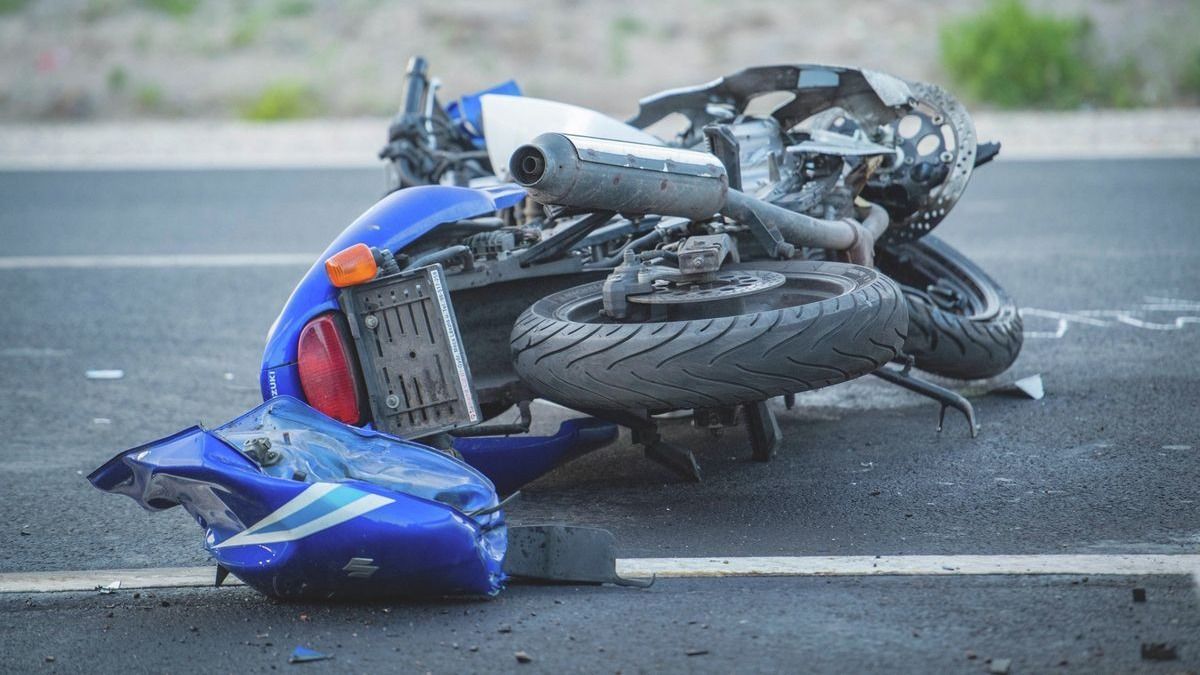 Autó és motor ütközött Pálköve térségében, mentőhelikopter is érkezett a helyszínre