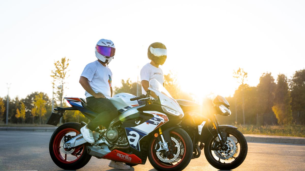 Hajszálon múlt a tragédia: videón a veszélyes motoros manőver