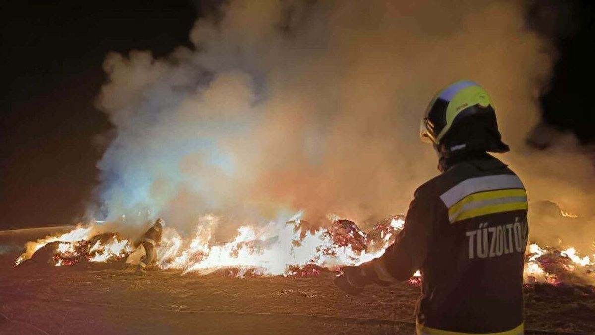 Helyszíni fotók és videó: 150 szalmabála égett Lesenceistvánd külterületén