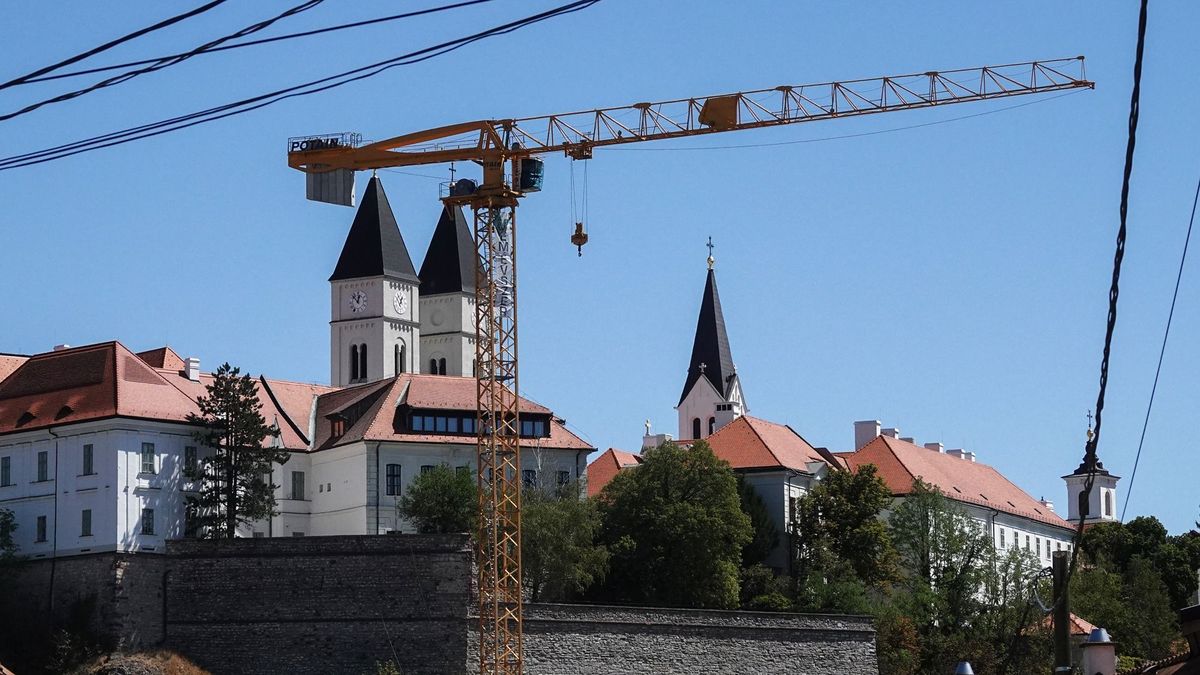 Veszprémi várlift: utánajártunk, hogyan halad a nem mindennapi építkezés (+ galéria)