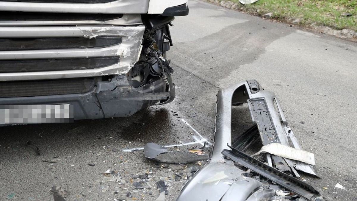 Négy jármű karambolozott Farkasgyepűnél, félpályás útlezárás van a 83-as főúton