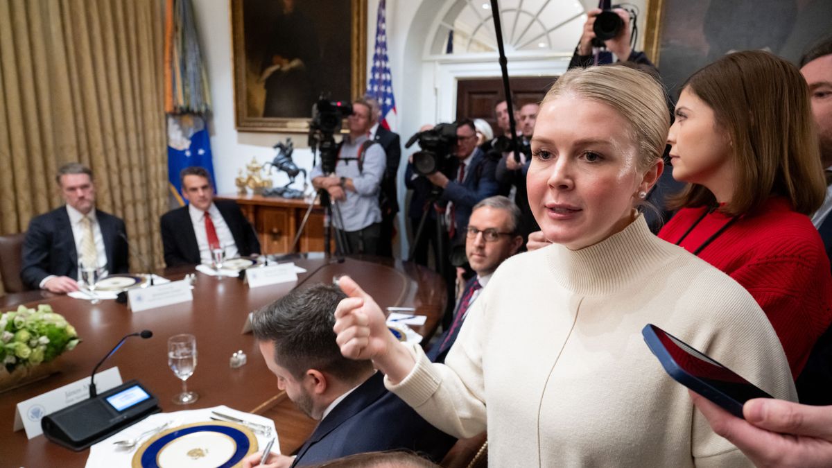 Távozik Karoline Leavitt a Fehér Házból – Orbán Viktor korábban már „leigazolta” volna