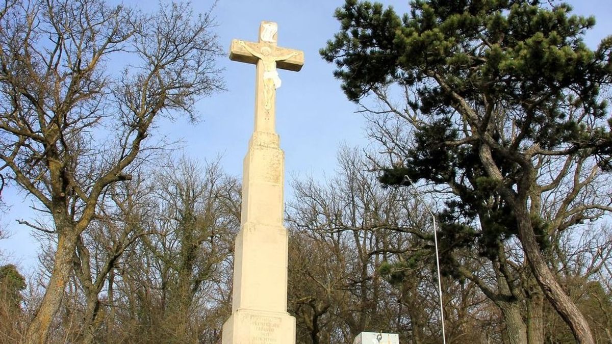 Negyven bivaly pusztult el a Badacsony oldalában? Megrázó legenda övezi a Ranolder-keresztet