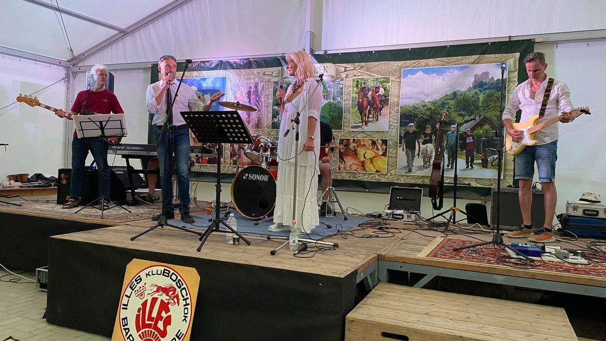 Ingyenes buli lesz a bakonyi várnál a Beatles és az Illés dalaival (+ videó)