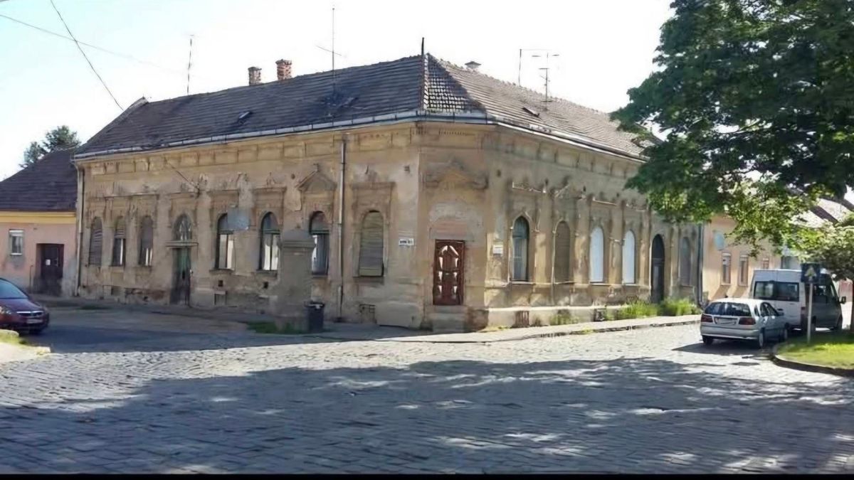 Egymillió forintot is nyerhet, aki megosztja ezt a pápai hirdetést (+fotók)