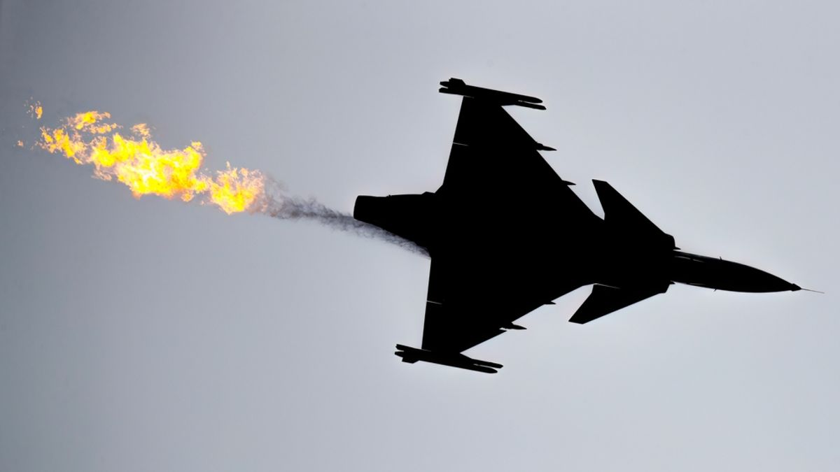 Rakétával és gépágyúlőszerrel a fedélzetén gyulladt ki a Gripen, megszólalt a miniszter (videó)