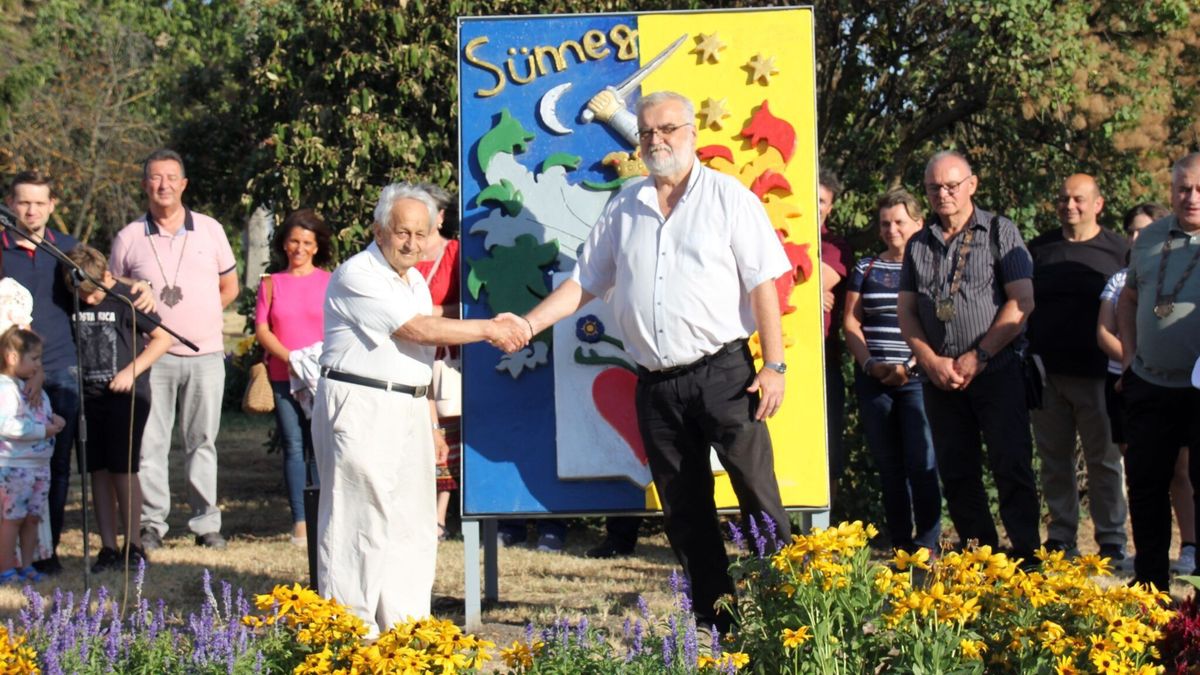Monumentális városcímert avattak Sümeg körforgalmában